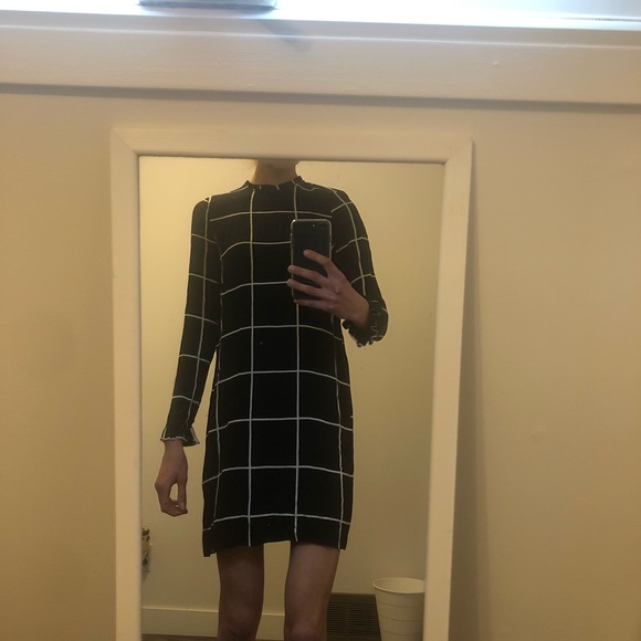 Chic, black and white dress - Picture 2 of 4